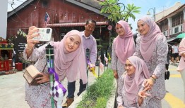 预算不足，节日假期阻碍了人们的脚步