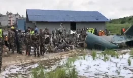 加德满都萨里亚航空公司坠机18人死亡，飞行员生还