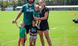 Jason Kelce和妻子Kylie期待第四个孩子