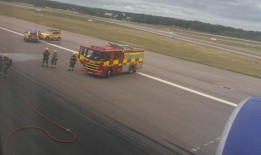 盖特威克机场的航班取消，并在飞机起飞后改变航线